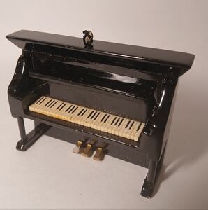 Wooden Black Up Right Realist Piano Xmas Ornament